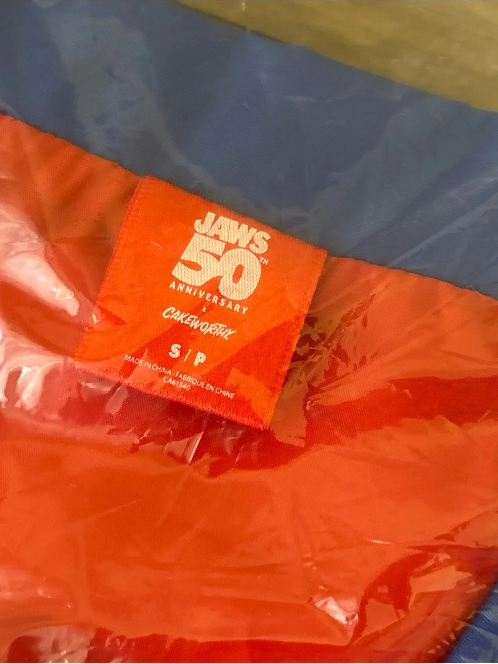 Cakeworthy JAWS 50th Anniversary Amity Island Surf Club Lifeguard Windbreaker S - Picture 3 of 12